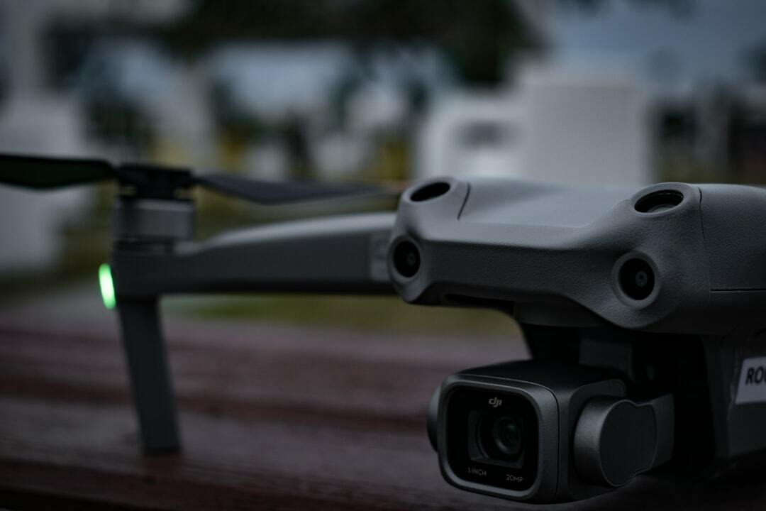 Manette de jeu vidéo, potentiellement utilisée pour la simulation de vol par un vidéaste corporate drone Cholet.